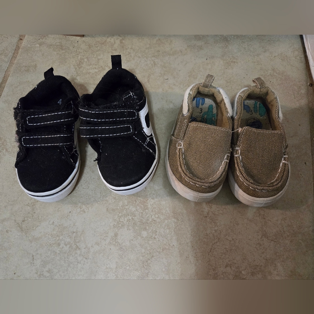 Lot of 2 toddler boys shoes